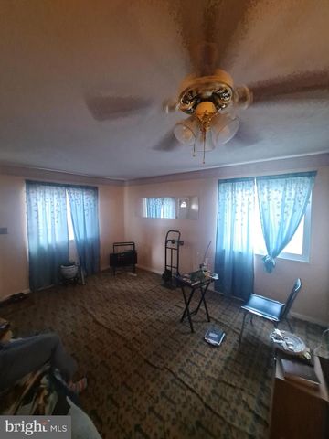 6704 HAMILTON ST, Riverdale, MD 20737
