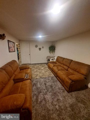 6704 HAMILTON ST, Riverdale, MD 20737