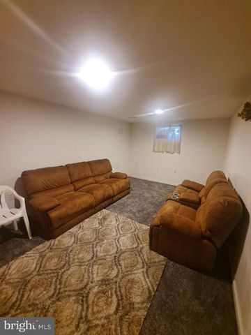 6704 HAMILTON ST, Riverdale, MD 20737