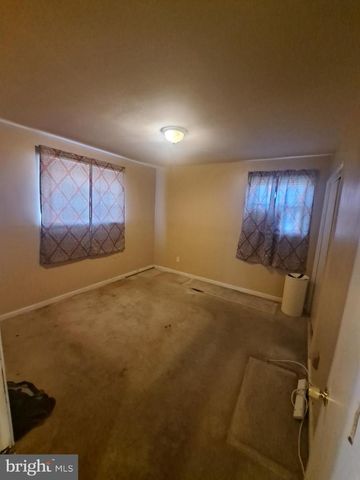 6704 HAMILTON ST, Riverdale, MD 20737
