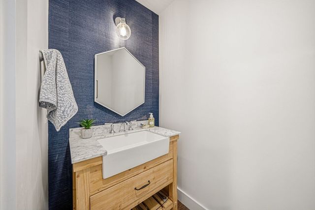 4 Boynton St 1, Waltham, MA 02453