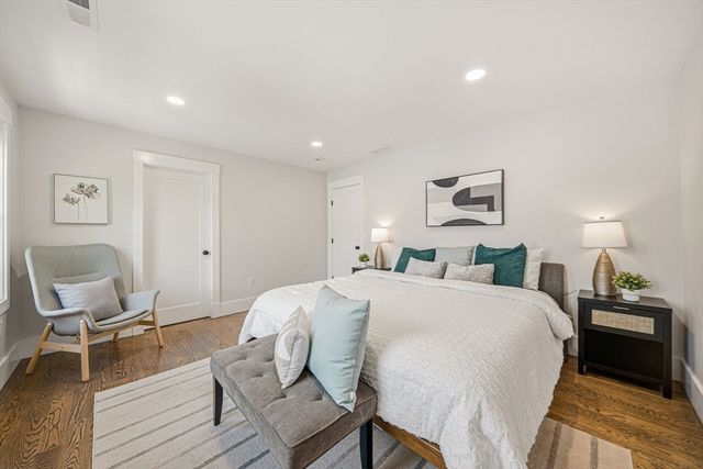 4 Boynton St 1, Waltham, MA 02453