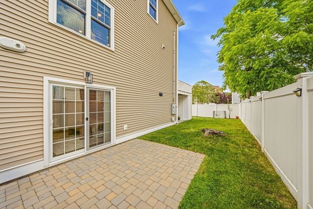 4 Boynton St 1, Waltham, MA 02453