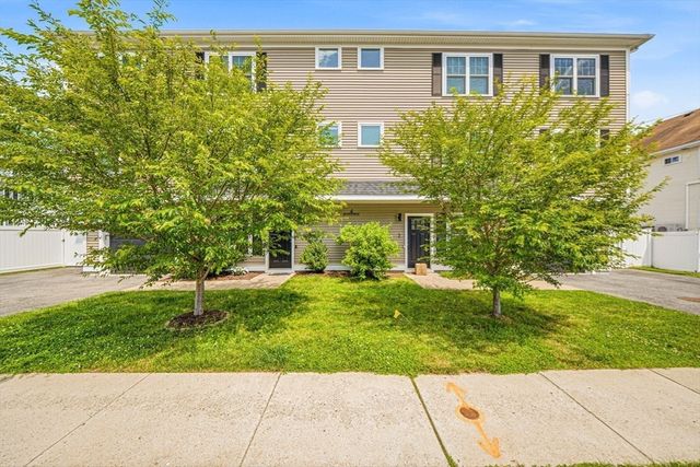 4 Boynton St 1, Waltham, MA 02453