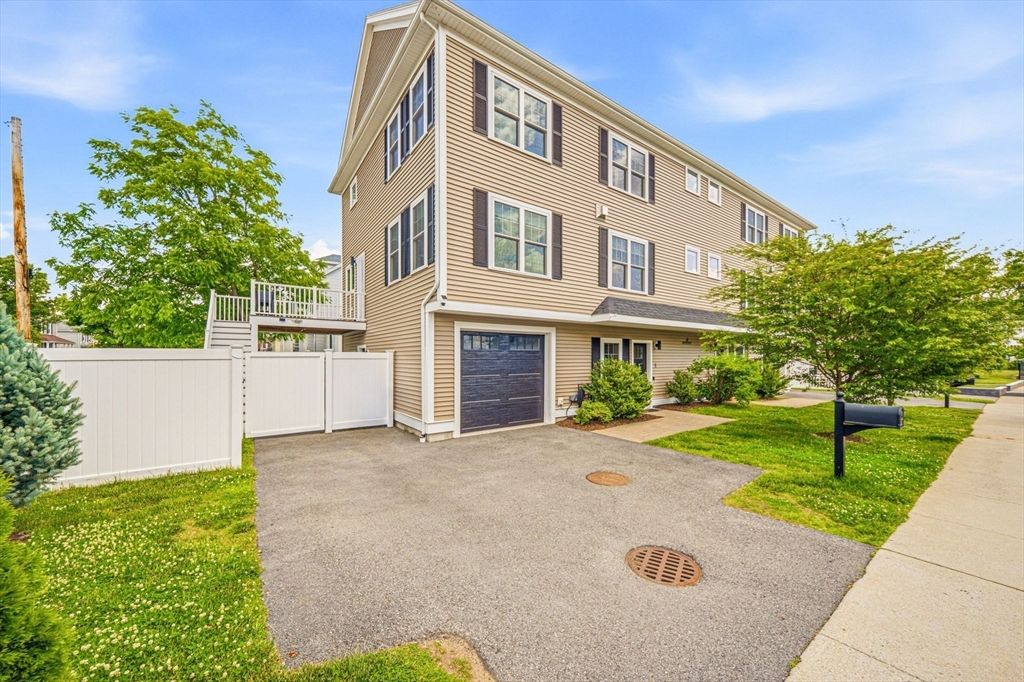 4 Boynton St 1, Waltham, MA 02453