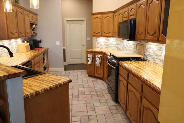 8220 Overlook Trail, Claremore, OK 74019