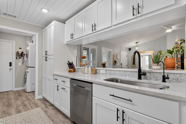 4110 W MANGO AVENUE, Tampa, FL 33616