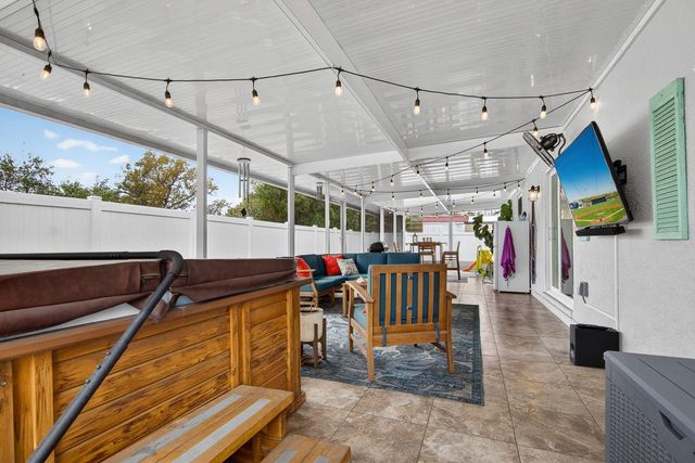 4110 W MANGO AVENUE, Tampa, FL 33616