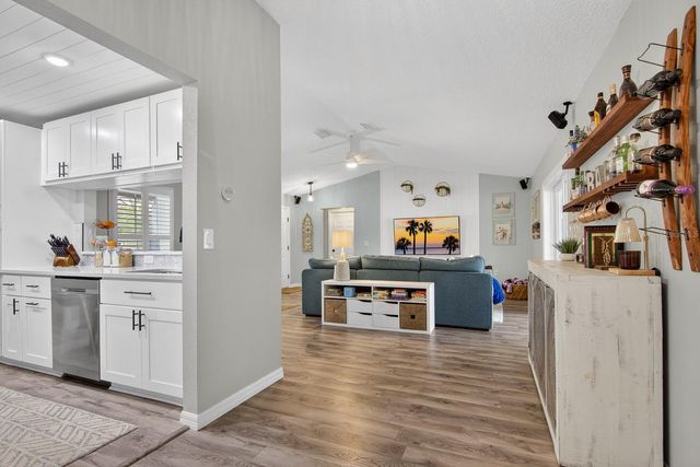 4110 W MANGO AVENUE, Tampa, FL 33616