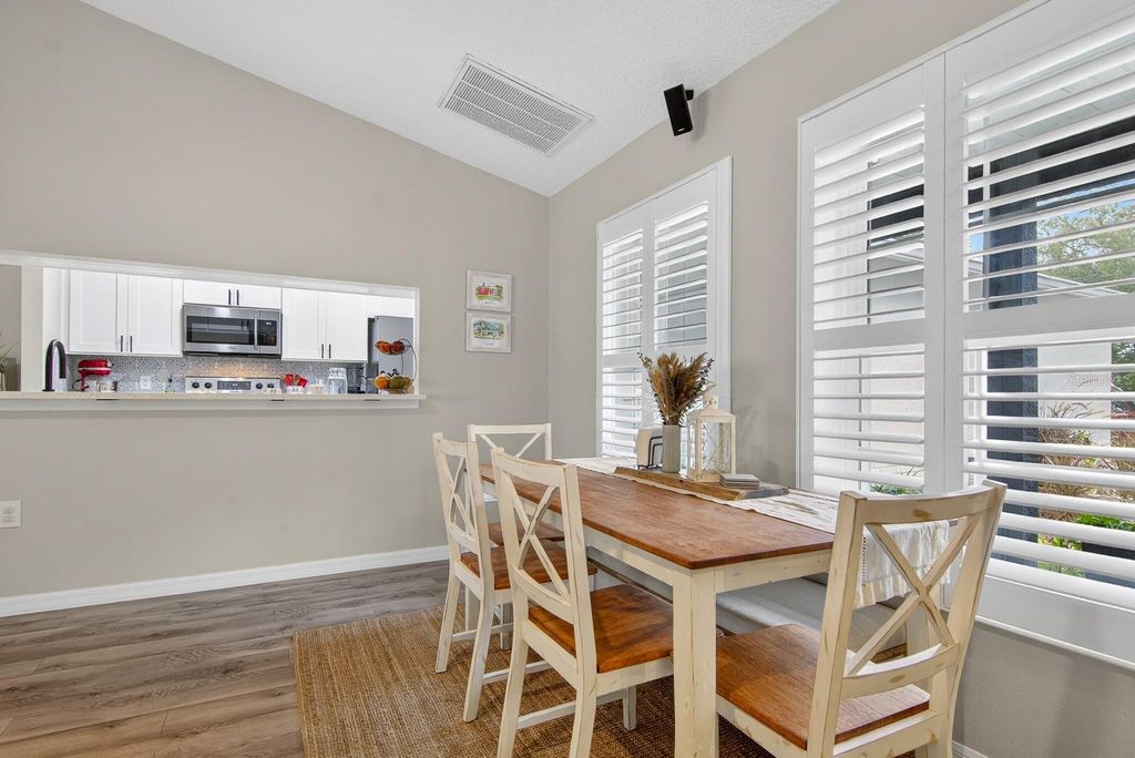 Image 11 of property listing at 4110 W MANGO AVENUE, Tampa, FL 33616