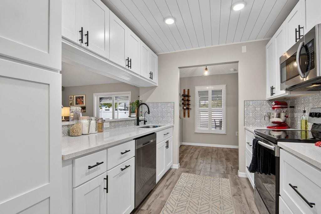 Image 13 of property listing at 4110 W MANGO AVENUE, Tampa, FL 33616