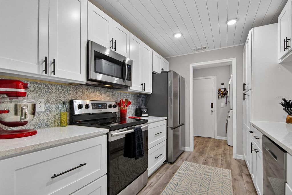 Image 16 of property listing at 4110 W MANGO AVENUE, Tampa, FL 33616