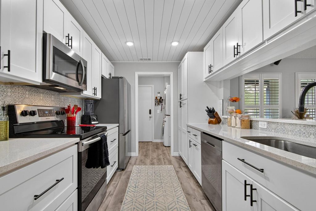 Image 17 of property listing at 4110 W MANGO AVENUE, Tampa, FL 33616