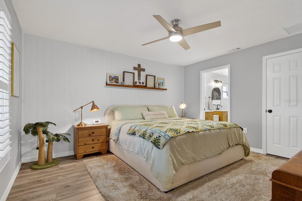 Image 20 of property listing at 4110 W MANGO AVENUE, Tampa, FL 33616