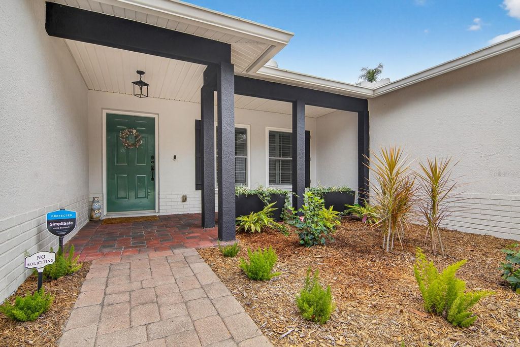 Image 3 of property listing at 4110 W MANGO AVENUE, Tampa, FL 33616