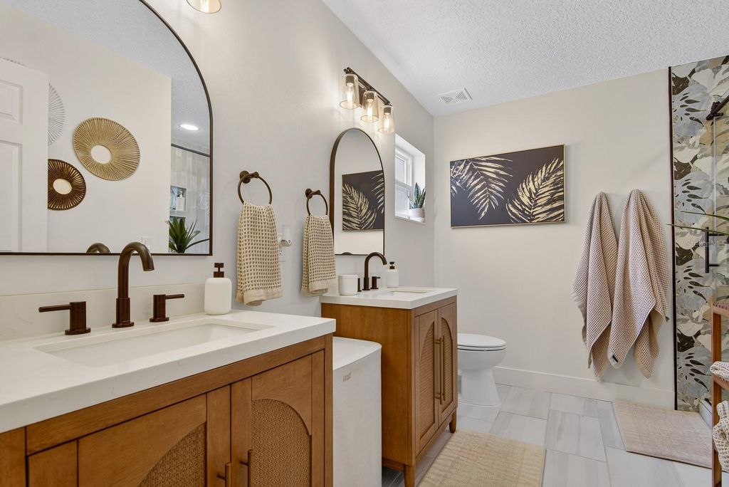 Image 22 of property listing at 4110 W MANGO AVENUE, Tampa, FL 33616