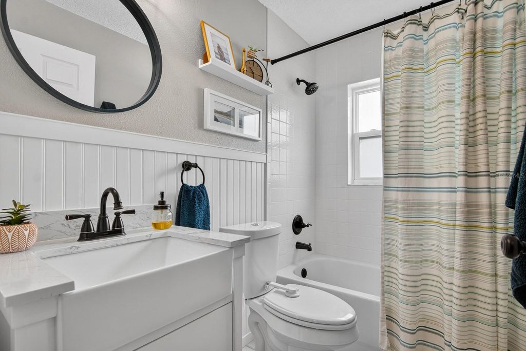 Image 28 of property listing at 4110 W MANGO AVENUE, Tampa, FL 33616