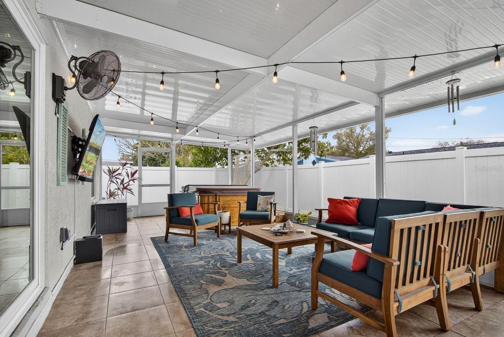 Image 32 of property listing at 4110 W MANGO AVENUE, Tampa, FL 33616