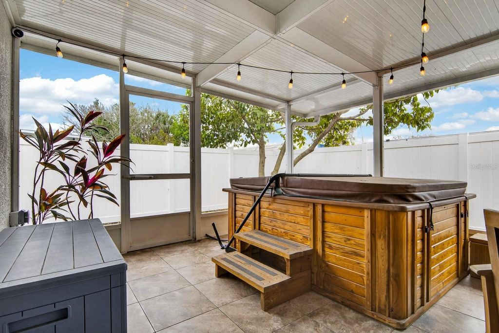 Image 33 of property listing at 4110 W MANGO AVENUE, Tampa, FL 33616