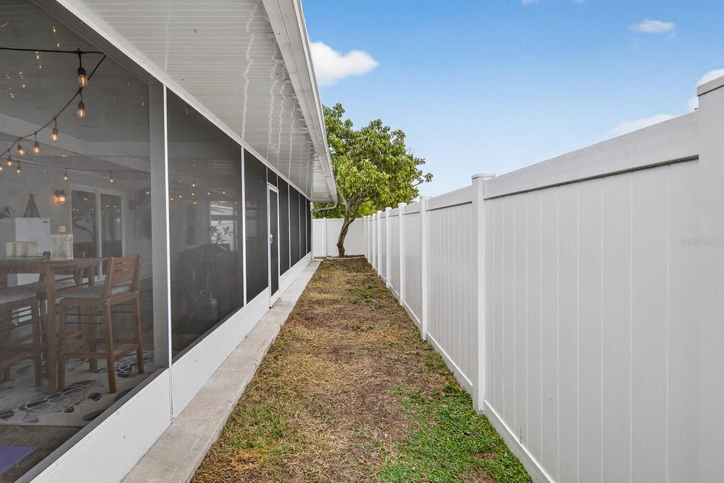 Image 41 of property listing at 4110 W MANGO AVENUE, Tampa, FL 33616