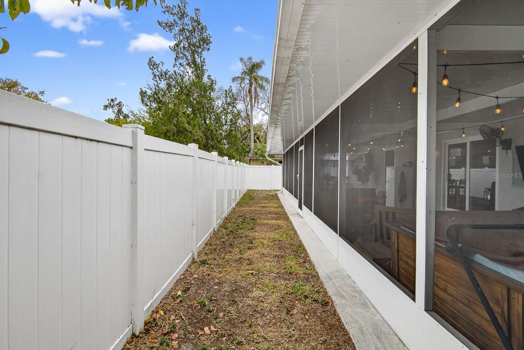 Image 42 of property listing at 4110 W MANGO AVENUE, Tampa, FL 33616