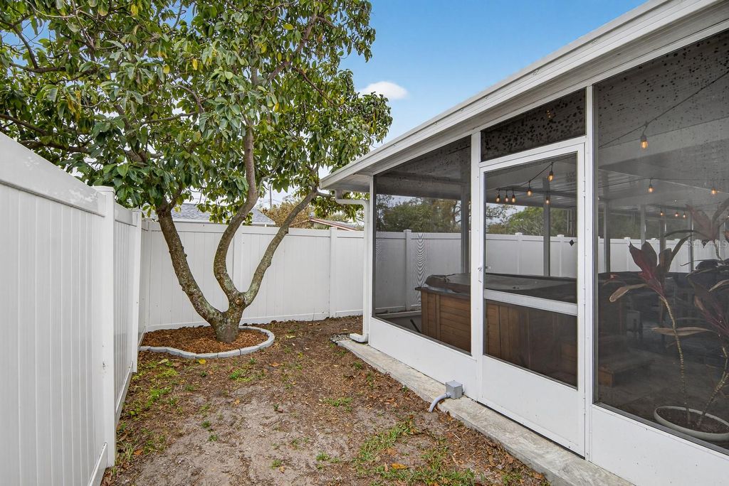 Image 43 of property listing at 4110 W MANGO AVENUE, Tampa, FL 33616