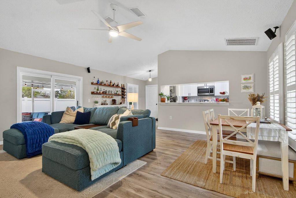 Image 6 of property listing at 4110 W MANGO AVENUE, Tampa, FL 33616