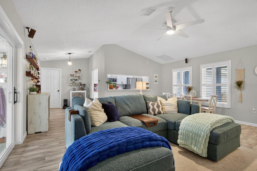 Image 7 of property listing at 4110 W MANGO AVENUE, Tampa, FL 33616