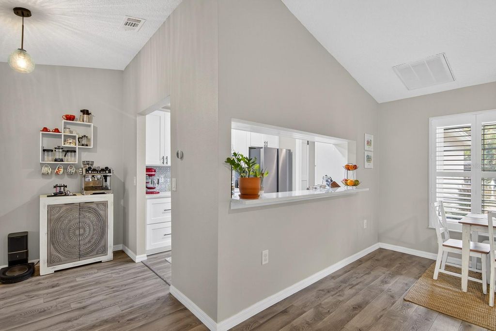 Image 10 of property listing at 4110 W MANGO AVENUE, Tampa, FL 33616