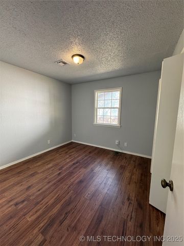 802 W 23rd Place N A&B, Claremore, OK 74017