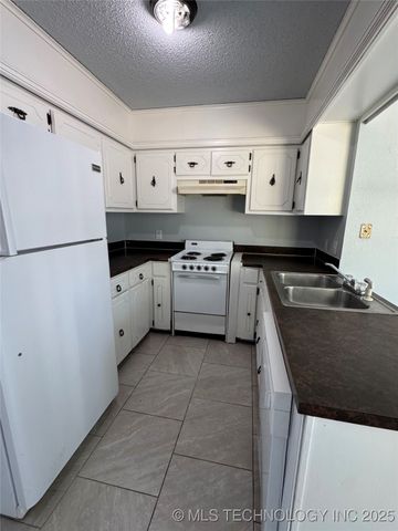 802 W 23rd Place N A&B, Claremore, OK 74017