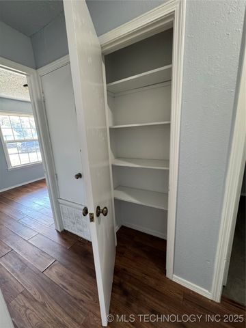 802 W 23rd Place N A&B, Claremore, OK 74017