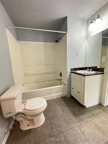 802 W 23rd Place N A&B, Claremore, OK 74017