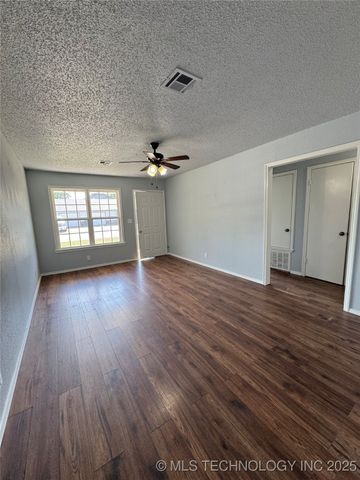 802 W 23rd Place N A&B, Claremore, OK 74017