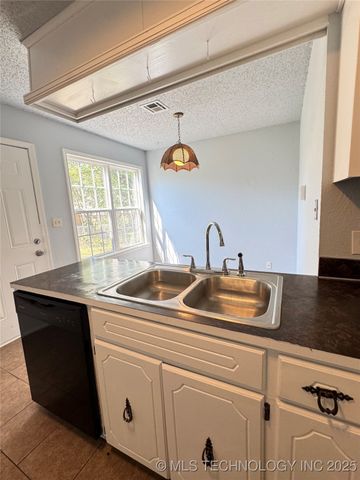 802 W 23rd Place N A&B, Claremore, OK 74017