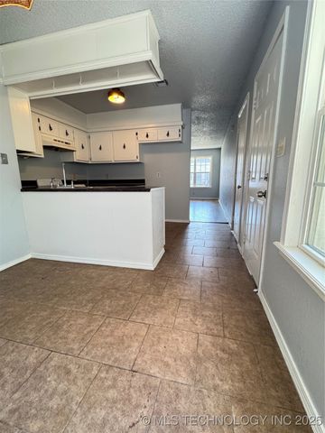 802 W 23rd Place N A&B, Claremore, OK 74017