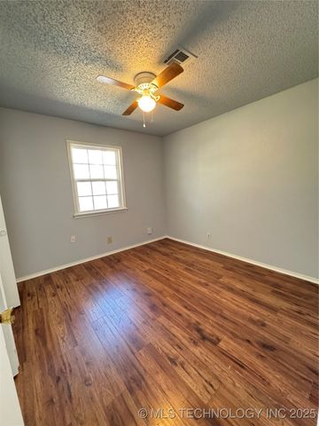 802 W 23rd Place N A&B, Claremore, OK 74017