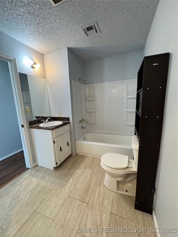 802 W 23rd Place N A&B, Claremore, OK 74017