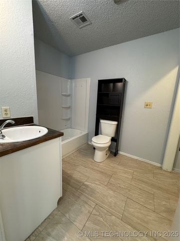 802 W 23rd Place N A&B, Claremore, OK 74017