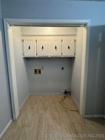 802 W 23rd Place N A&B, Claremore, OK 74017