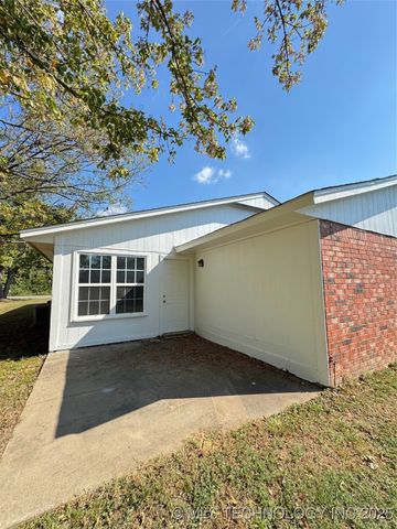 802 W 23rd Place N A&B, Claremore, OK 74017