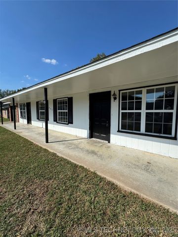 802 W 23rd Place N A&B, Claremore, OK 74017