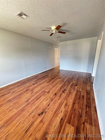 802 W 23rd Place N A&B, Claremore, OK 74017