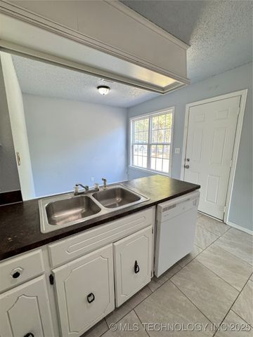 802 W 23rd Place N A&B, Claremore, OK 74017