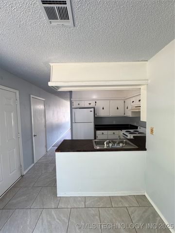 802 W 23rd Place N A&B, Claremore, OK 74017