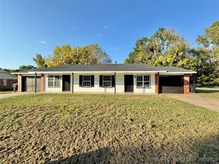 802 W 23rd Place N A&B, Claremore, OK 74017