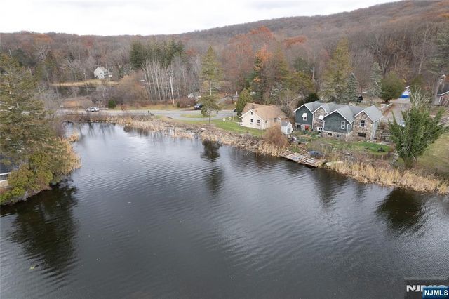 213 Otterhole Road, West Milford, NJ 07480