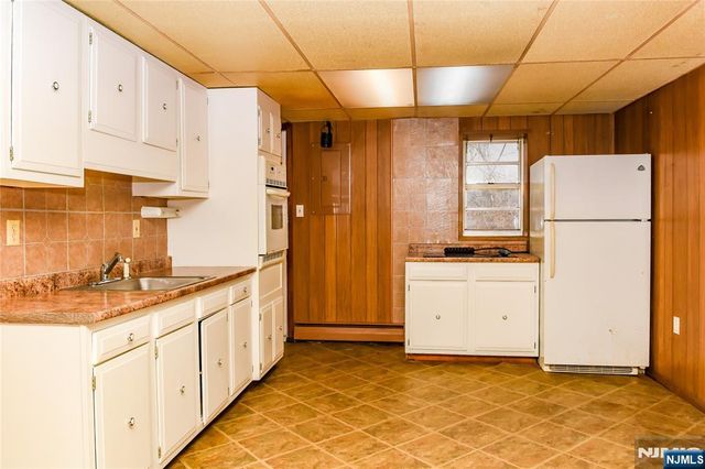 213 Otterhole Road, West Milford, NJ 07480