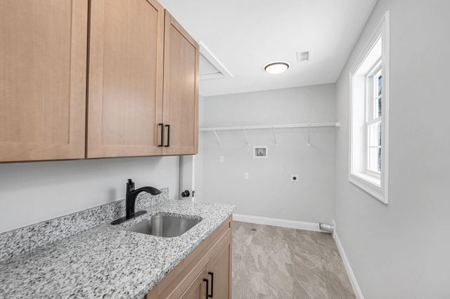 9 Cornstalk Lane, Pelham, NH 03076