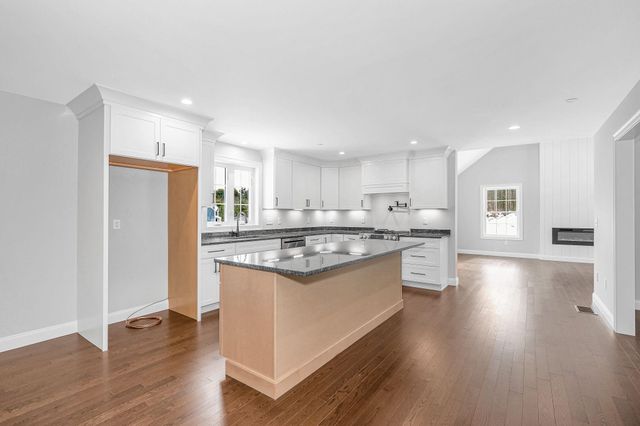 9 Cornstalk Lane, Pelham, NH 03076